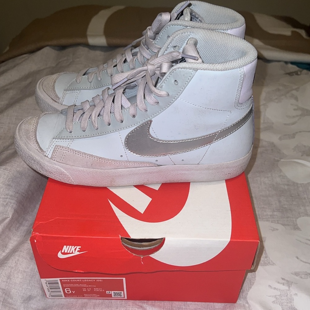 Girls youth Nike Sneakers